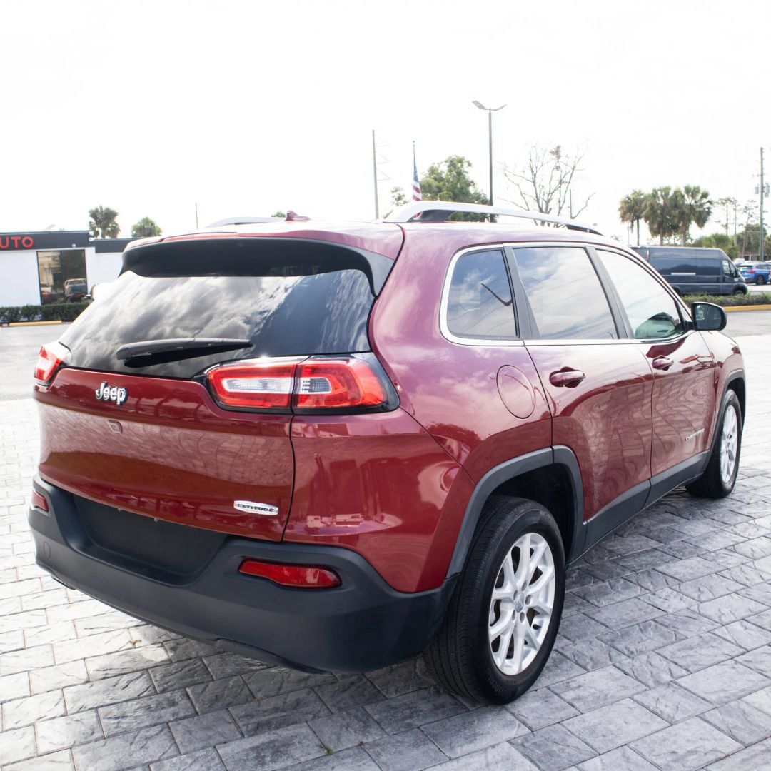 Used 2016 Jeep Cherokee Latitude FWD image 9