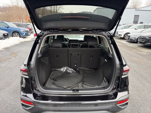 Used 2025 Volkswagen Taos SE image 15