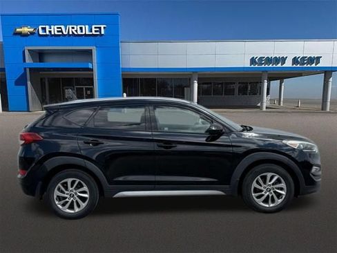 Used 2017 Hyundai Tucson SE w/ SE Popular Package 02 AWD/4WD image 3