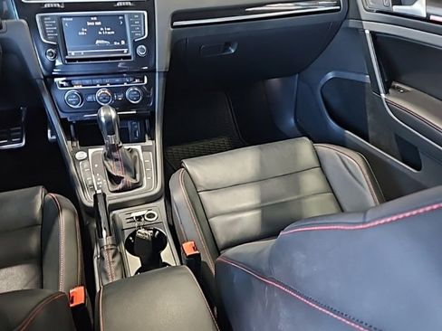 Used 2017 Volkswagen Golf image 23