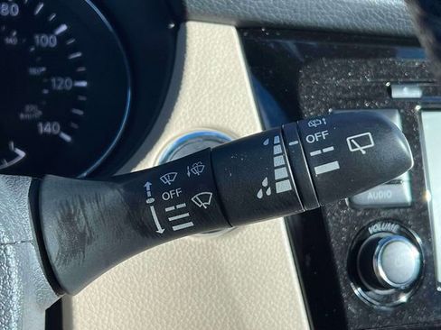 Used 2020 Nissan Rogue SL w/ Premium Package image 28