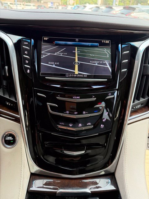 Used 2017 Cadillac Escalade ESV Luxury AWD/4WD image 24