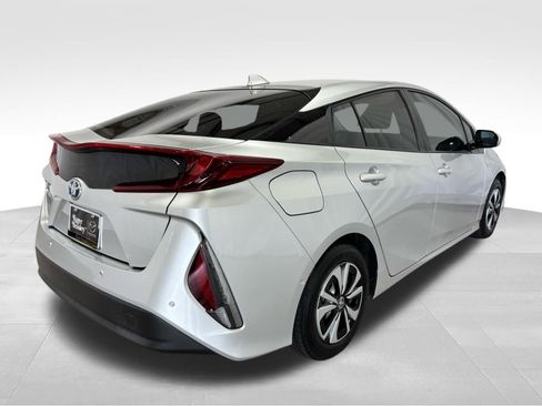 Used 2018 Toyota Prius Prime Advanced image 6