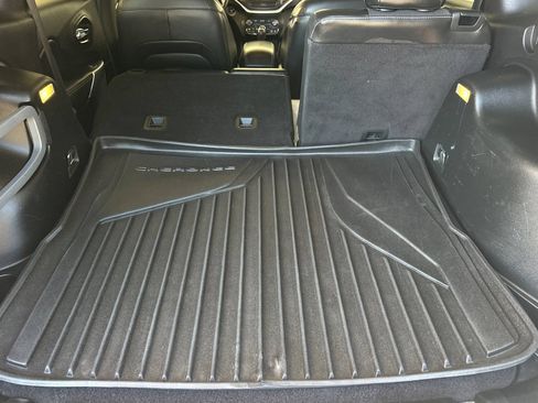 Used 2018 Jeep Cherokee Latitude Plus AWD/4WD image 16