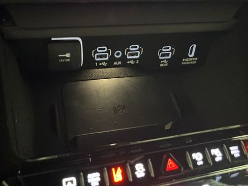 Used 2022 Jeep Grand Wagoneer Series III w/ Rear Seat Video Group 1 AWD/4WD image 35