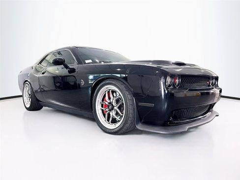 Used 2022 Dodge Challenger SRT Hellcat Redeye RWD image 3