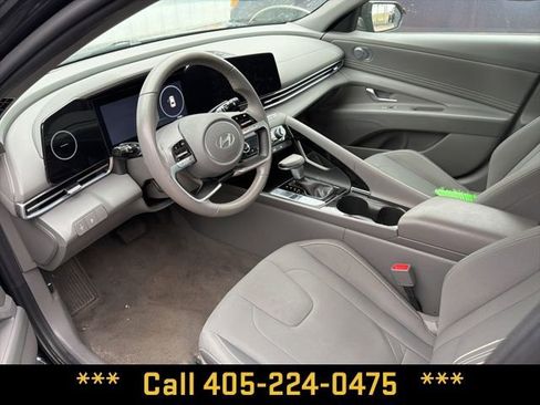 Used 2025 Hyundai Elantra SEL FWD image 21