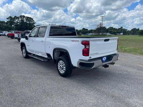 Used 2025 Chevrolet Silverado 2500 LT w/ Convenience Package AWD/4WD image 3