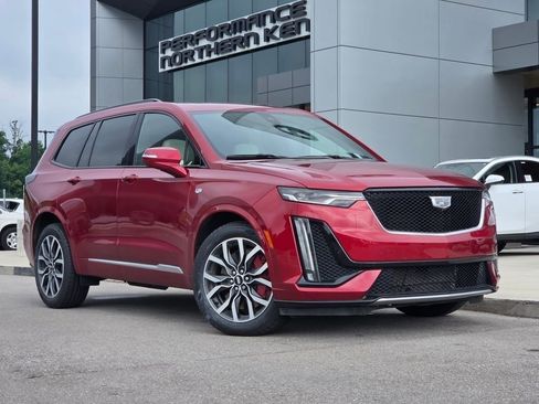 Used 2022 Cadillac XT6 Sport w/ Technology Package AWD/4WD image 2