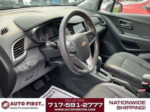 Used 2022 Chevrolet Trax LT w/ LT Convenience Package AWD/4WD image 6