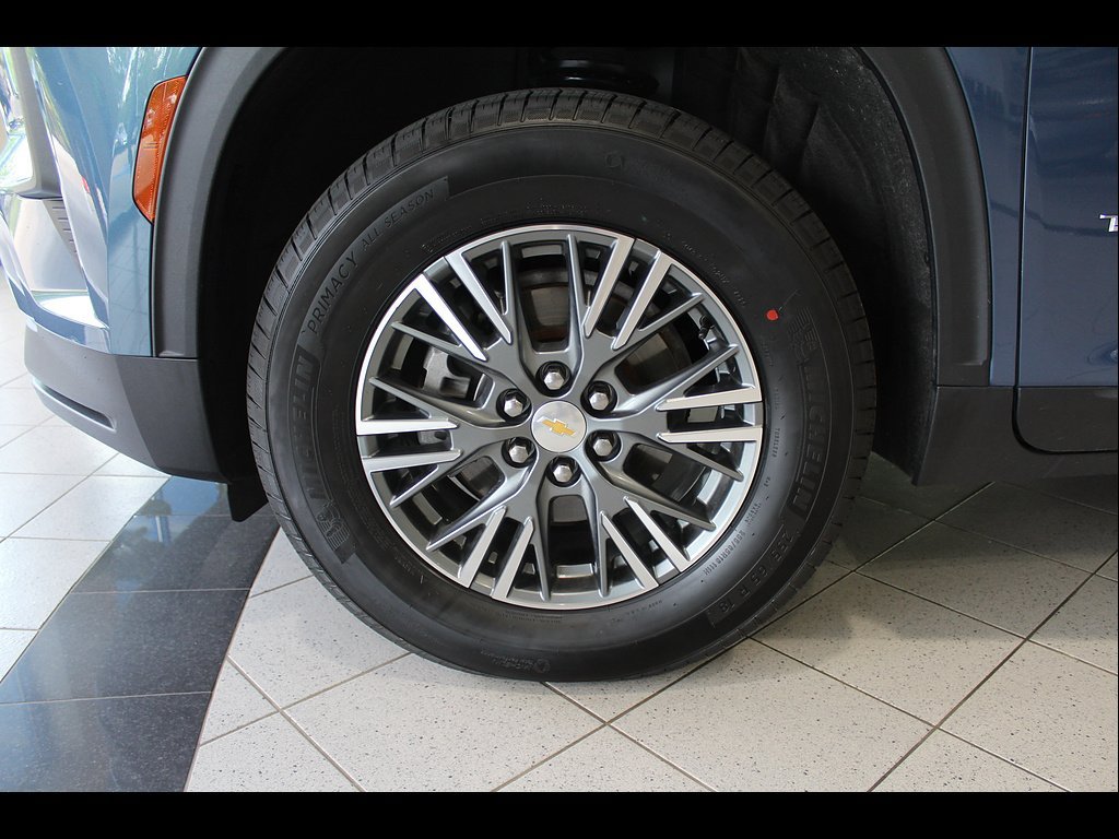 Used 2024 Chevrolet Traverse LS FWD image 9