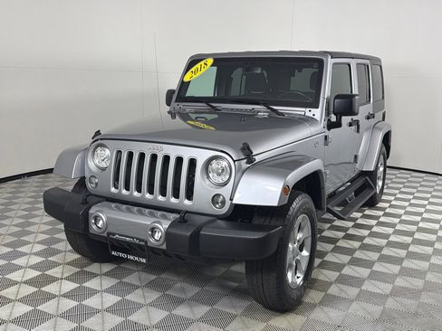 Used 2018 Jeep Wrangler Unlimited Sahara w/ Connectivity Group AWD/4WD image 10