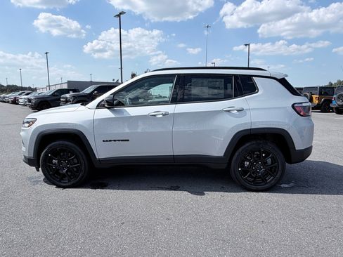 New 2026 Jeep Compass Latitude AWD/4WD image 5