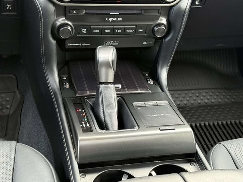 Used 2023 Lexus GX 460 Premium w/ Accessory Package AWD/4WD image 19