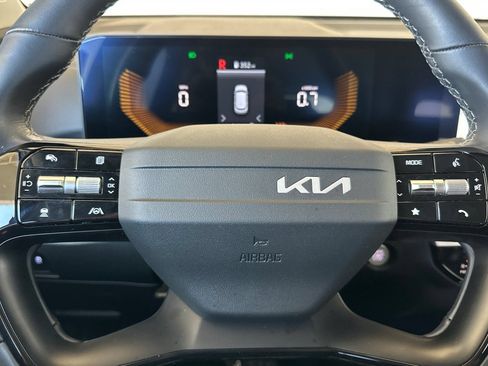Used 2026 Kia Sorento LX FWD image 25