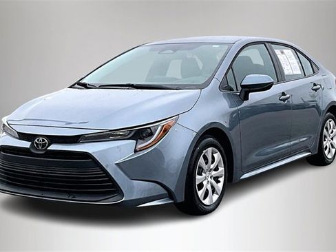 Used 2024 Toyota Corolla LE image 2