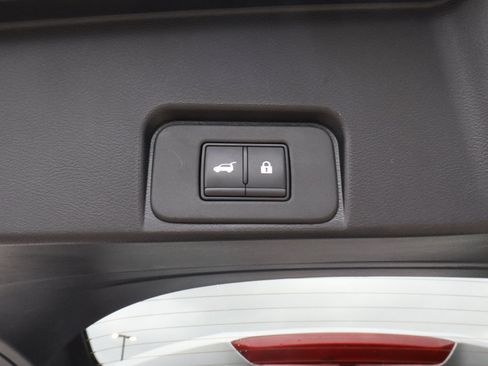 Used 2025 Nissan Rogue SV AWD/4WD image 17