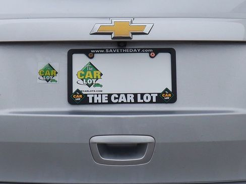 Used 2020 Chevrolet Trax LT w/ LT Convenience Package image 21