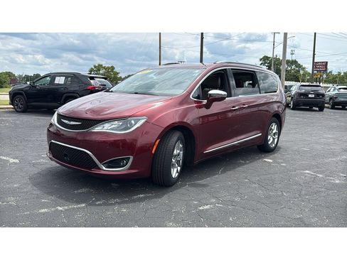 Used 2017 Chrysler Pacifica Limited w/ Advanced Safetytec Group FWD image 3