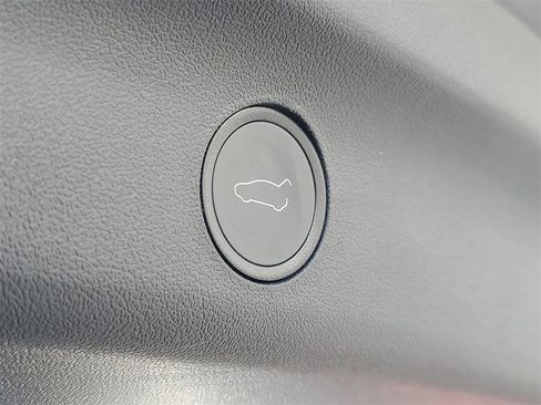 Used 2021 Tesla Model Y Long Range image 15