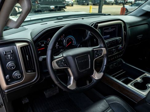 Used 2017 GMC Sierra 2500 Denali w/ Duramax Plus Package image 15