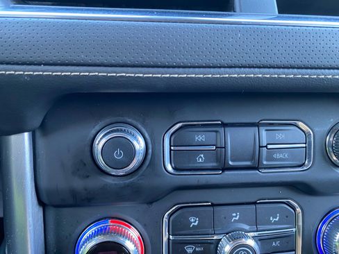 Used 2021 GMC Yukon SLT w/ SLT Luxury Plus Package image 17