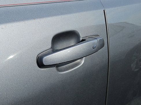 Used 2020 GMC Acadia SLE w/ Driver Convenience Package image 6