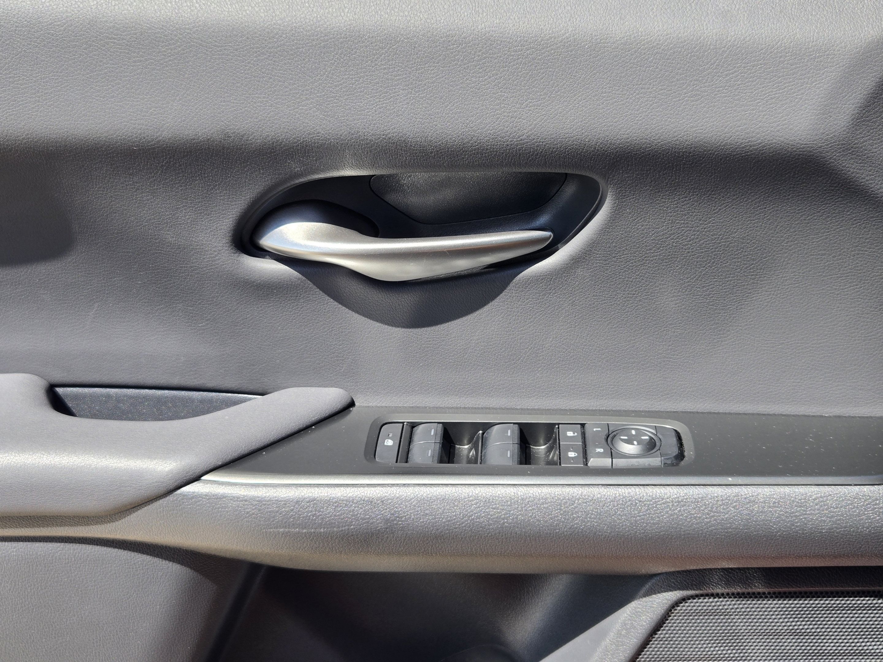 Used 2025 Lexus UX 300h FWD image 22