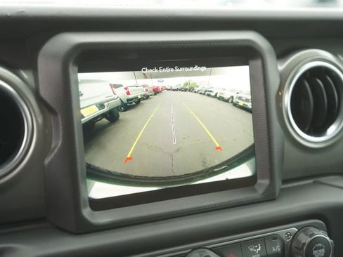 Used 2022 Jeep Wrangler Unlimited Sahara w/ Cold Weather Group image 27