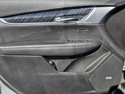 Used 2023 Cadillac XT6 Premium Luxury image 15