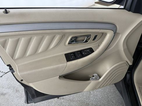 Used 2016 Ford Taurus SE FWD image 7