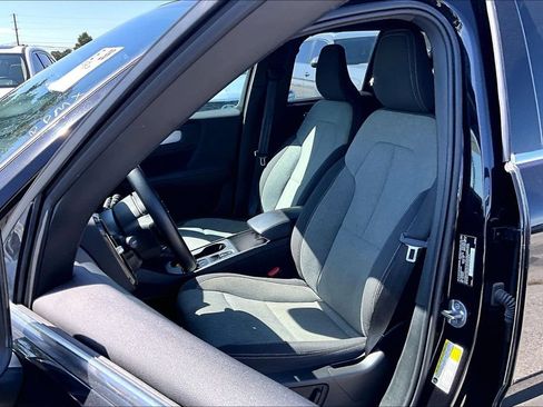 Used 2025 Volvo XC40 B5 Core AWD/4WD image 33