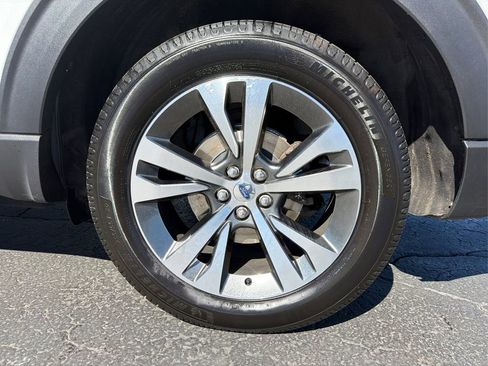 Used 2020 Ford Explorer Platinum w/ Premium Technology Package AWD/4WD image 34