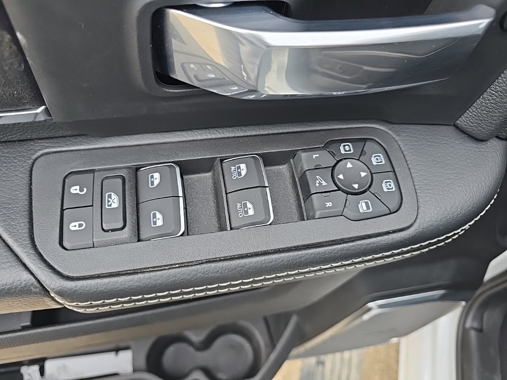 Used 2025 RAM 2500 Laramie AWD/4WD image 11