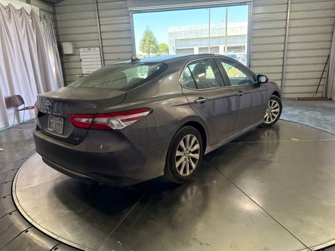 Used 2020 Toyota Camry LE FWD image 4