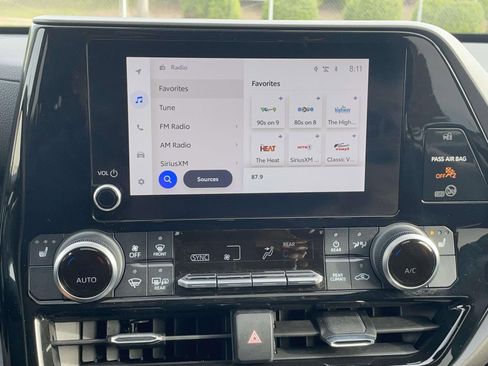 Used 2023 Toyota Highlander XLE image 29