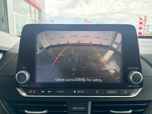 Used 2025 Nissan Altima 2.5 SV FWD image 25