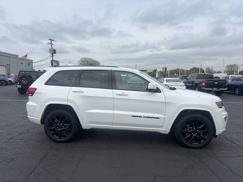 Used 2018 Jeep Grand Cherokee Altitude AWD/4WD image 5