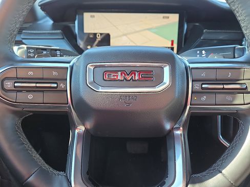 Used 2025 GMC Acadia Elevation image 16