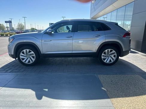 Used 2021 Volkswagen Atlas Cross Sport SE w/ Panoramic Sunroof Package FWD image 8