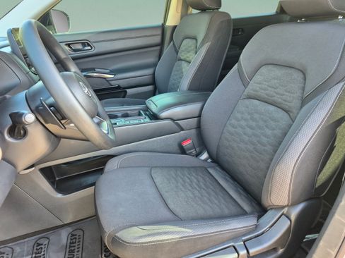 Certified 2025 Nissan Pathfinder S FWD image 21