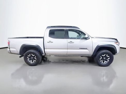 Used 2022 Toyota Tacoma TRD Off-Road AWD/4WD image 10