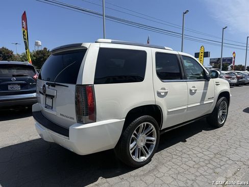 Used 2013 Cadillac Escalade Premium AWD/4WD image 4