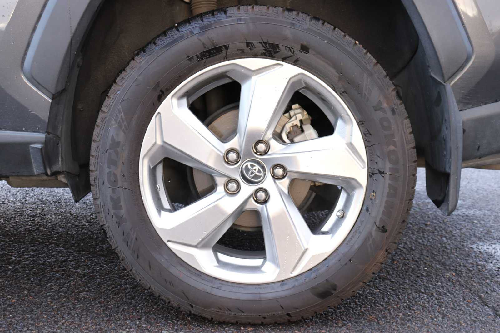 Used 2019 Toyota RAV4 Limited w/ Limited Grade Weather Package AWD/4WD image 9