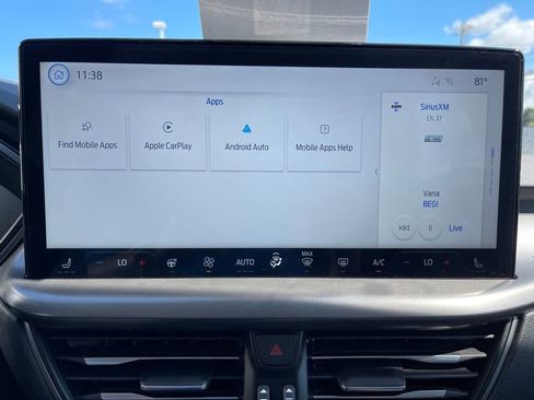 Used 2024 Ford Escape SE image 12