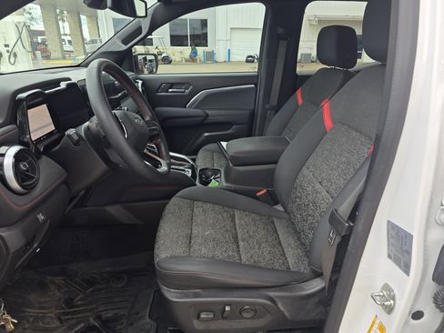 Used 2024 Chevrolet Colorado Z71 w/ Z71 Convenience Package 2 image 11