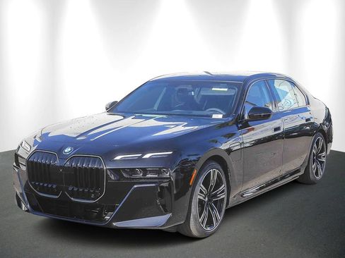 Used 2026 BMW 750e xDrive AWD/4WD image 3