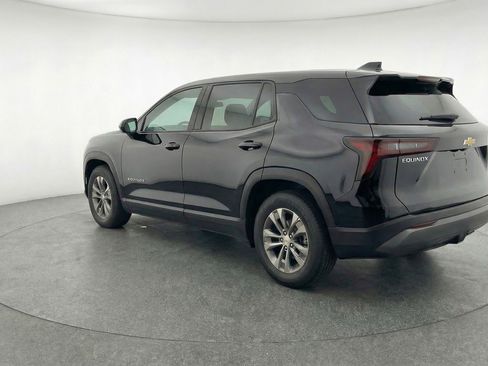 Used 2025 Chevrolet Equinox LT FWD image 6