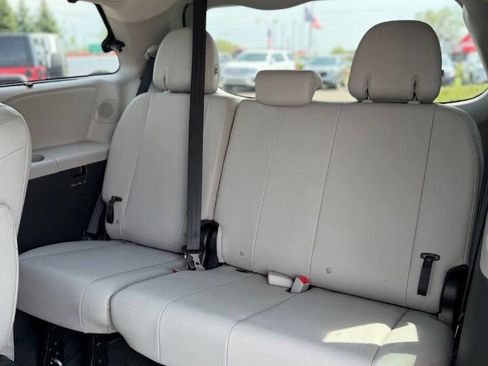 Used 2017 Toyota Sienna Limited Premium AWD/4WD image 11