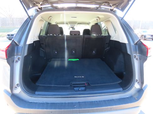 Used 2023 Nissan Rogue S image 17